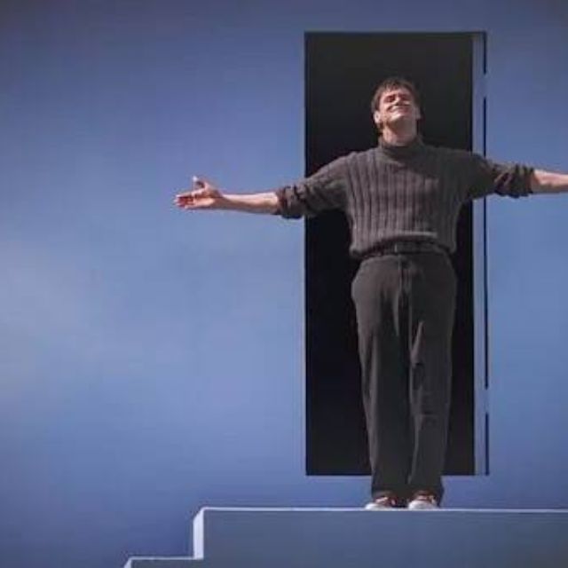 《楚门的世界》中，妻子既然不爱楚门为什么反复提及要与楚门生一个孩子？