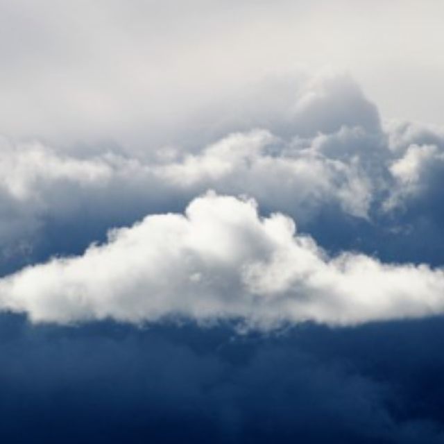 西西伯利亚在气象学中有什么特殊的地位，为什么每次冷空气都从那里开始，而不是北极地区？