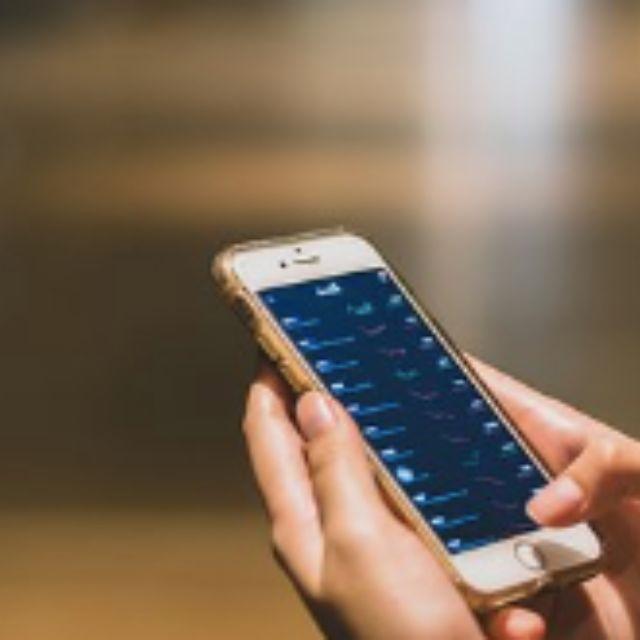 如何理解「把鸡蛋放在不同的篮子里，可以降低投资风险」背后的逻辑？