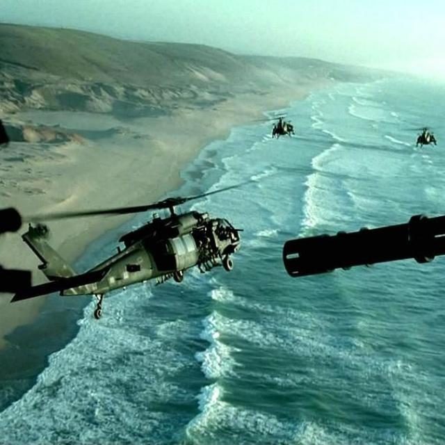 为什么说《黑鹰坠落》是一部革命性的作品？它对后来的现代战争片产生了哪些影响？