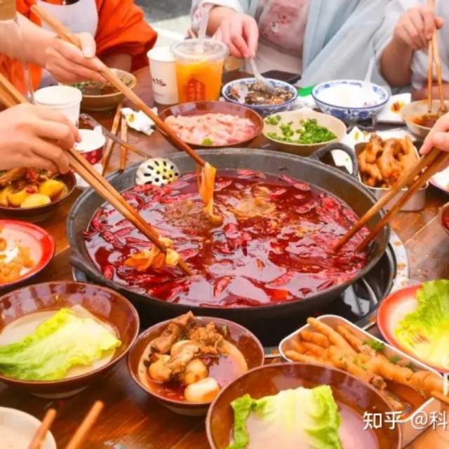 妈妈说吃辣会长痘痘，可为什么四川重庆的姑娘天天吃辣椒，皮肤却很好？