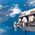 为什么现在航天员去太空都是三人一组，而不是两人一组或四人一组？