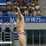 为什么跳水比赛时，运动员跳完水后都会去另一个池子洗澡？